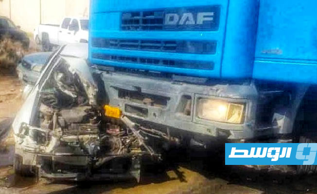 «أمن طرابلس»: نجاة سائق بعد اصطدام سيارته بشاحنة بطريق بينيا