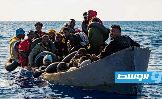 إيطاليا تسمح بإنزال القصر والمرضى من سفينة إنقاذ وتمنع 35 مهاجرا