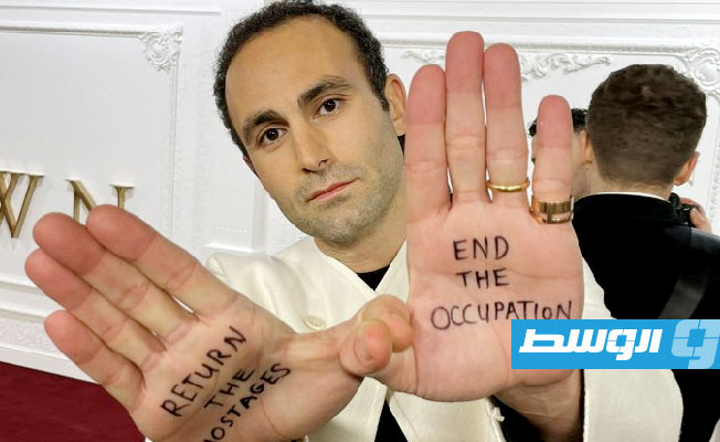 خالد عبدالله يطالب من قاعة المهرجانات الملكية في لندن: انهوا الاحتلال
