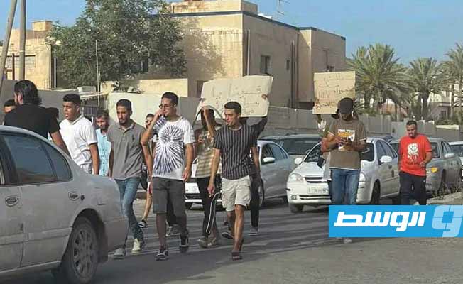 متظاهرون يحتجون على انقطاع الكهرباء بشكل مستمر في طرابلس، 27 يونيو 2022. (الإنترنت)