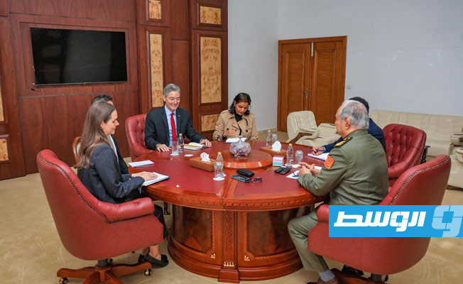 حفتر يبحث مع السفير الألماني تطورات الأزمة الليبية