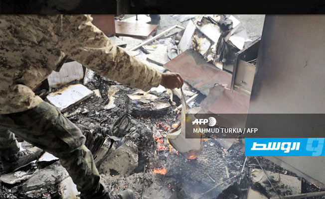 بالصور: آثار تفجير مفوضية الانتخابات بطرابلس
