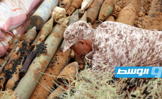 جانب من البحث عن الألغام والمخلفات الحربية في طرابلس. (صفحة الإدارة الهندسية العسكرية)