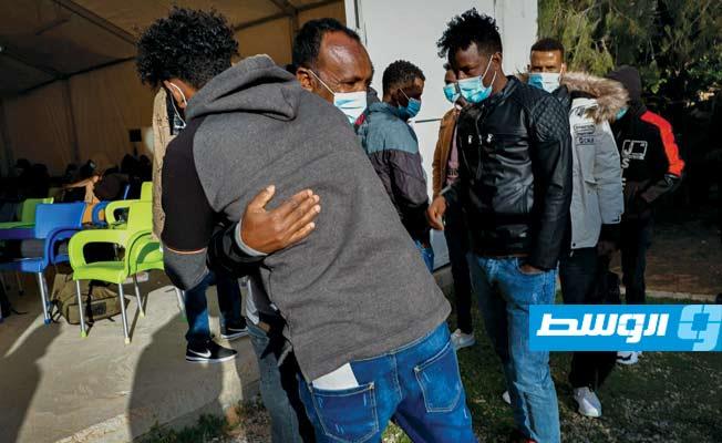 مغادرة 130 طالب لجوء من ليبيا إلى رواندا