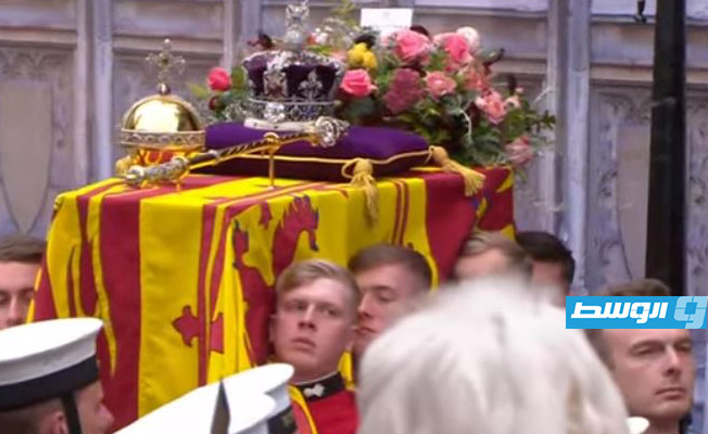 نعش الملكة إليزابيث الثانية محمولا خلال مراسم جنازتها الرسمية، 19 سبتمبر 2022. (لقطة مثبتة من تسجيل مصور)