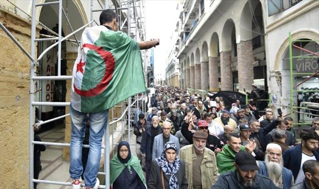 تظاهرة طلابية جزائرية تضامنا مع المعتقلين ورفضا للانتخابات