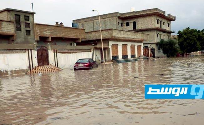 شوارع مدينة طبرق غارقة بالمياه خلال زيارة الوفد, 25 نوفمبر 2020. (الإنترنت)