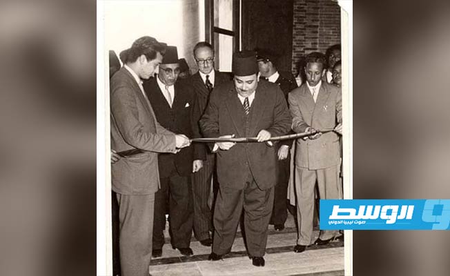 مع رئيس الحكومة مصطفى بن حليم لعله في افتتاح مصرف ليبيا المركزي