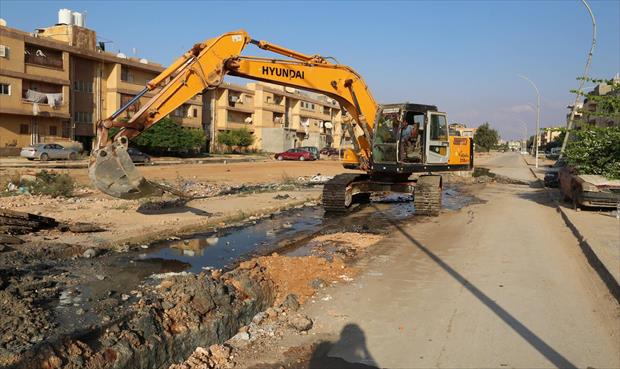صيانة خط صرف صحي مكسور في بنغازي