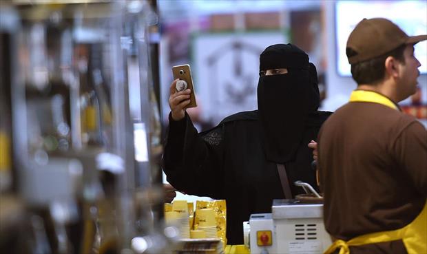 السعودية تلغي شرط تخصيص المطاعم لمدخلين منفصلين للرجال والنساء