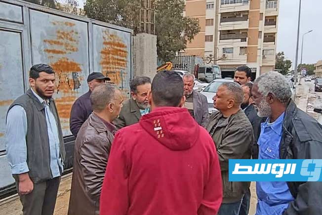 Benghazi Municipality prepares report on the sewage crisis in the Old Al-Kish neighborhood after an inspection visit
