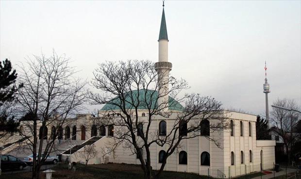 ممثلو المسلمين في النمسا ينددون بقرار الحكومة إغلاق سبعة مساجد