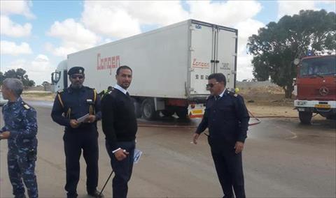 تفتيش شاحنات البضائع القادمة من طرابلس والخمس ومصر والكشف على سائقيها قبل دخول بنغازي