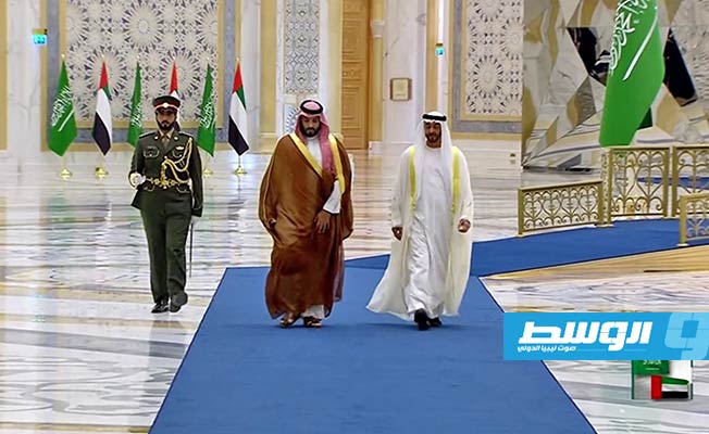 بن زايد يستقبل ولي العهد السعودي في أبوظبي بمراسم رسمية (صور)