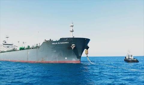 وصول ناقلة بنزين إلى ميناء الزاوية النفطي محملة بـ37.8 مليون لتر