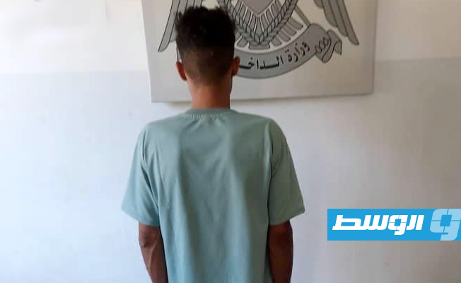 أحد المتهمين عقب القبض عليه، 6 سبتمبر 2023. (مديرية أمن بنغازي)