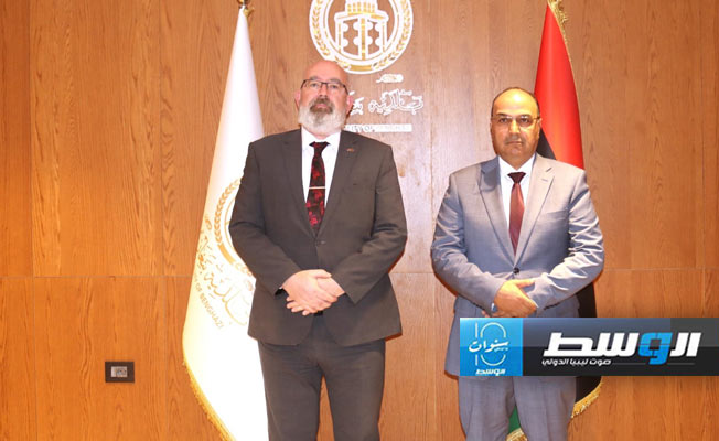 لقاء السفير البريطاني مع رئيس المجلس التسييري لبلدية بنغازي، الإثنين 18 مارس 2024. (بلدية بنغازي)