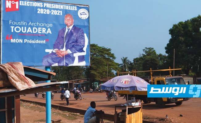 الناخبون يقترعون في انتخابات رئاسية وتشريعية بأفريقيا الوسطى مهددة أمنيا