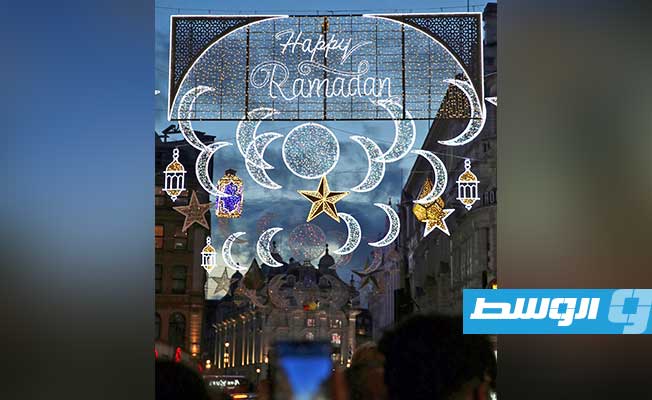 إضاءة ميدان بيكاديلي في لندن بزينة ضهر رمضان، الثلاثاء 21 مارس 2023 (حساب عمدة لندن على تويتر)