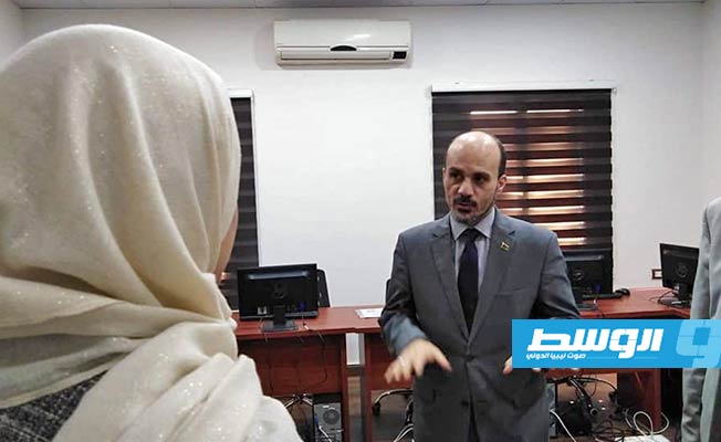 عماري زايد يفتتح جناح قاعات تدريبية لموظفي وزارة التعليم