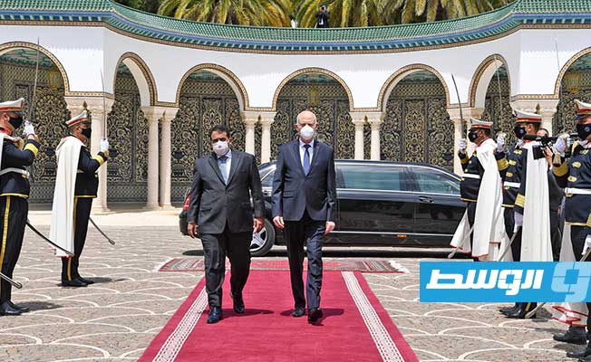 الرئيس التونسي يستقبل المنفي في مطار قرطاج
