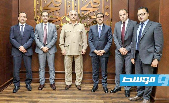 رئيس وأعضاء اللجنة المصرية المعنية بليبيا مع المشير خليفة حفتر. الأحد 14 سبتمبر 2020. (القيادة العامة)