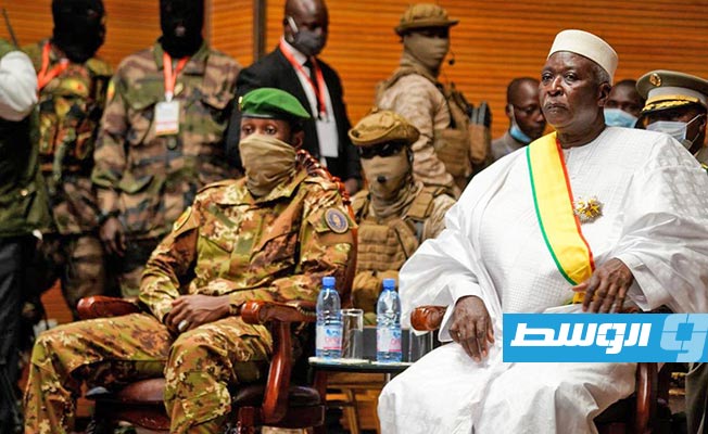 مالي: رئيس المجلس العسكري يجرد الرئيس ورئيس الوزراء من صلاحياتهما
