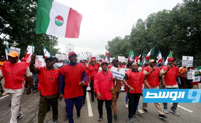 نيجيريا.. عمال يلغون إضرابا بعد إعلان الحكومة تدابير اقتصادية