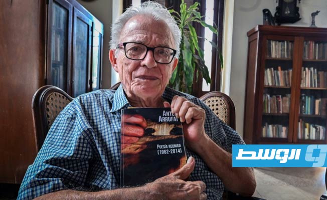 وفاة الكاتب المسرحي والشاعر الكوبي أنتون أروفات عن 87 عاما
