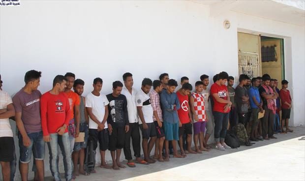 ضبط متهم بالاتجار بالبشر والتحفظ على 66 مهاجرا في زوارة