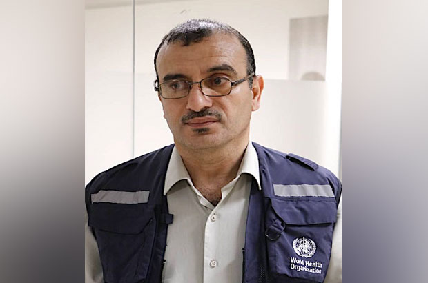مسؤول برنامج الترصد في منظمة الصحة العالمية فرع ليبيا، الدكتور رمضان عثمان. (مركز بنغازي الطبي)
