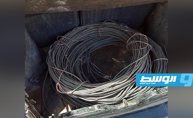 أسلاك كهربائية جرى ضبطها مع الليبي (وزارة الداخلية)