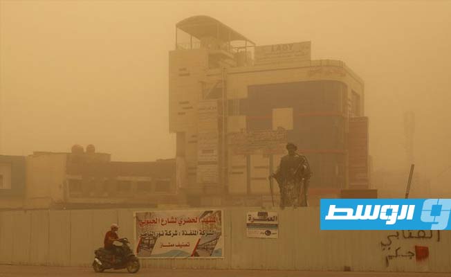 أثار العاصفة الرملية في مدينة الناصرية العراقية. (الإنترنت)