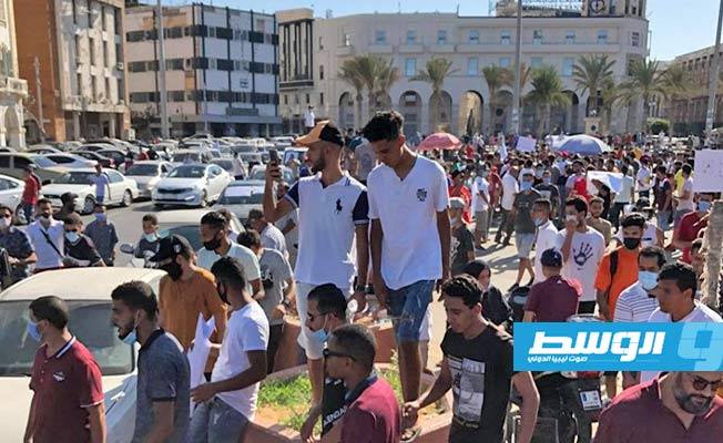 استطلاع: الفساد والأوضاع الاقتصادية المحرك الرئيس لرغبة 69% من الشباب الليبي في الهجرة