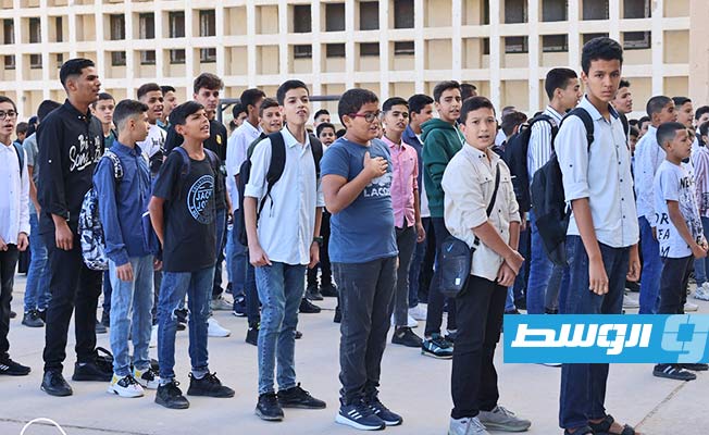 تلاميذ بإحدى مدارس العاصمة طرابلس اصطفوا في طابور الصباح في أول أيام العام الدراسي، 16 أكتوبر 2022. (وزارة التربية والتعليم بحكومة الوحدة الوطنية)