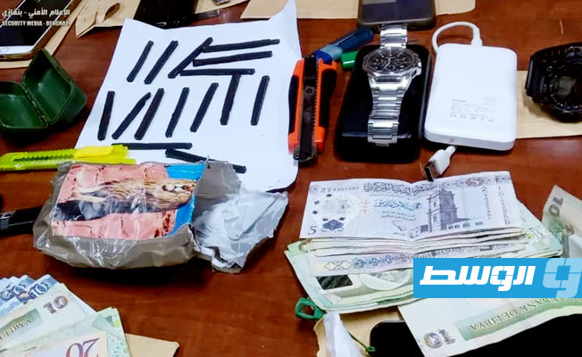 ضبط 3 أشخاص سرقوا 10 آلاف دولار في بنغازي لشراء مخدرات