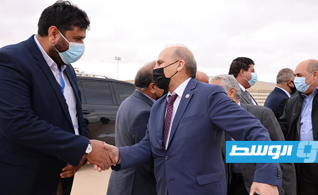 وفد مؤسسة النفط برئاسة صنع الله يصل بنغازي (صور)
