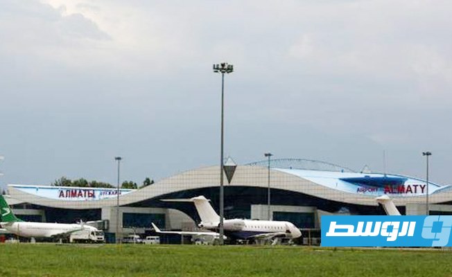 كازاخستان تعلق عمل ثلاث شركات طيران انتهكت حظر الأسلحة على ليبيا