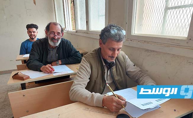 بالصور: طلاب قيد المنازل يؤدون امتحانات إتمام مرحلة التعليم الأساسي في طبرق