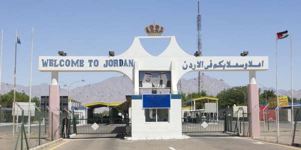 سورية والأردن يقرران إعادة فتح معبر حدودي حيوي بين البلدين