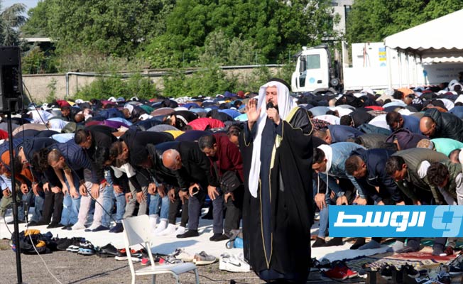 المسلمون في إيطاليا يؤدون أول صلاة عيد منذ عامين
