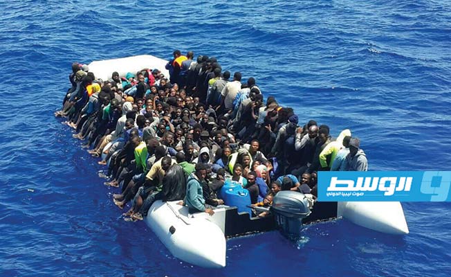 إنقاذ 61 مهاجرًا غير شرعي شمال غرب الزاوية