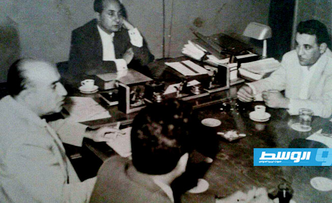 حسين الغناي في مكتبه