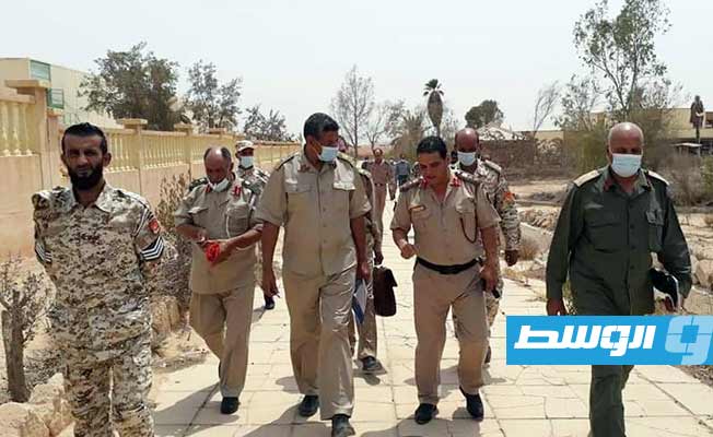 وفد من رئاسة الأركان العامة للجيش في طرابلس يتفقد مواقع عسكرية ببني وليد