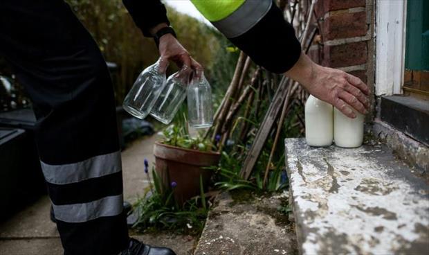 توزيع الحليب على المنازل يلقى رواجا متجددا في بريطانيا