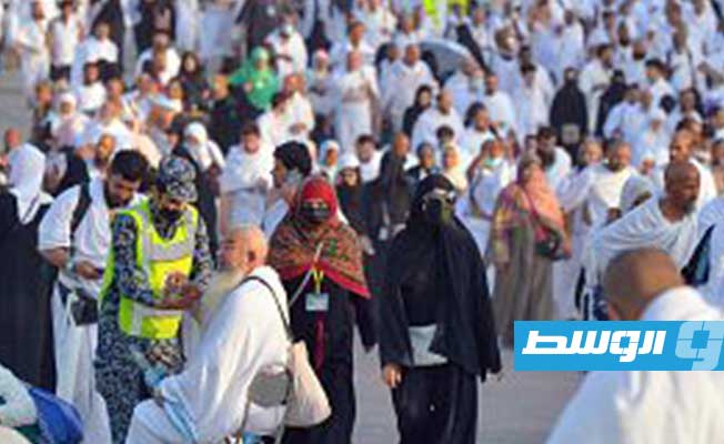 حجاج بيت الله الحرام خلال رمي جمرة العقبة الكبرى في مكة المكرمة، 9 يوليو 2022. (واس)