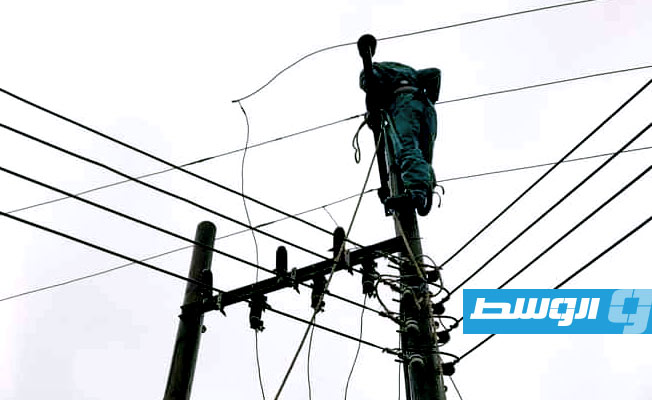 جانب من أعمال الصيانة لشبكة الكهرباء في مدينة البيضاء، السبت 13 يناير 2024 (الشركة العامة للكهرباء)