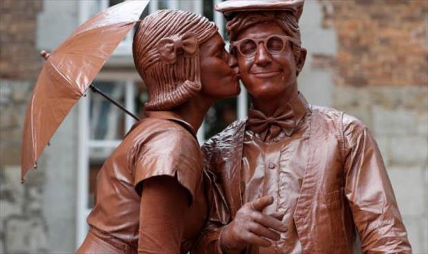 تماثيل تغزو بلدة بلجيكية في أكبر مهرجان للتماثيل الحية في أوروبا (رويترز)