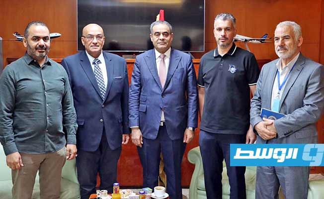 لقاء الشهوبي مع نائب رئيس سلطة الطيران المدني المصري عصام كشك، الأربعاء 17 مايو 2023. (وزارة المواصلات)