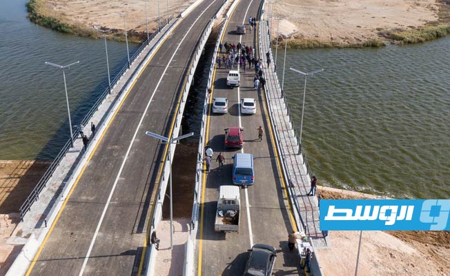 سيارات تعبر جسر «سيدي يونس - الصابري» وسط بنغازي، 5 ديسمبر 2022. (بلدية بنغازي)